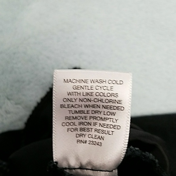 NEW YORK & CO Black stretch capri/cropped pants - Picture 6 of 8